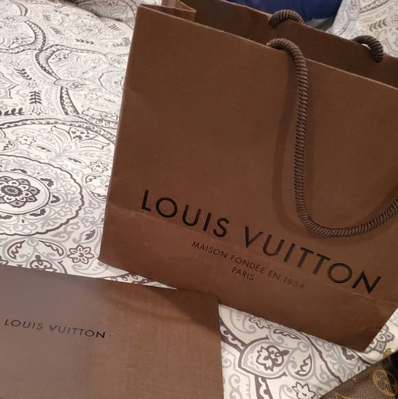 Louis Vuitton Handbags - Louis Vuitton carry bags  & card holder
